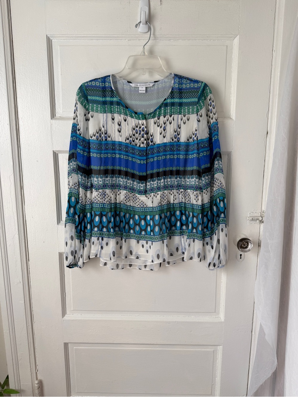 Diane Von Furstenberg Silk Chiffon Blue Teal Paisley Long Sleeve Blouse Pleated
